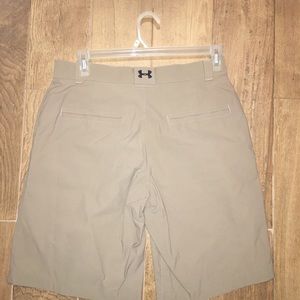 Under Armour shorts khaki